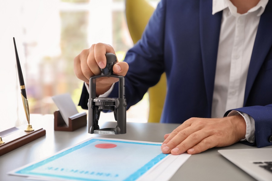 Công chứng viên là người trực tiếp giải quyết yêu cầu của khách hàng
