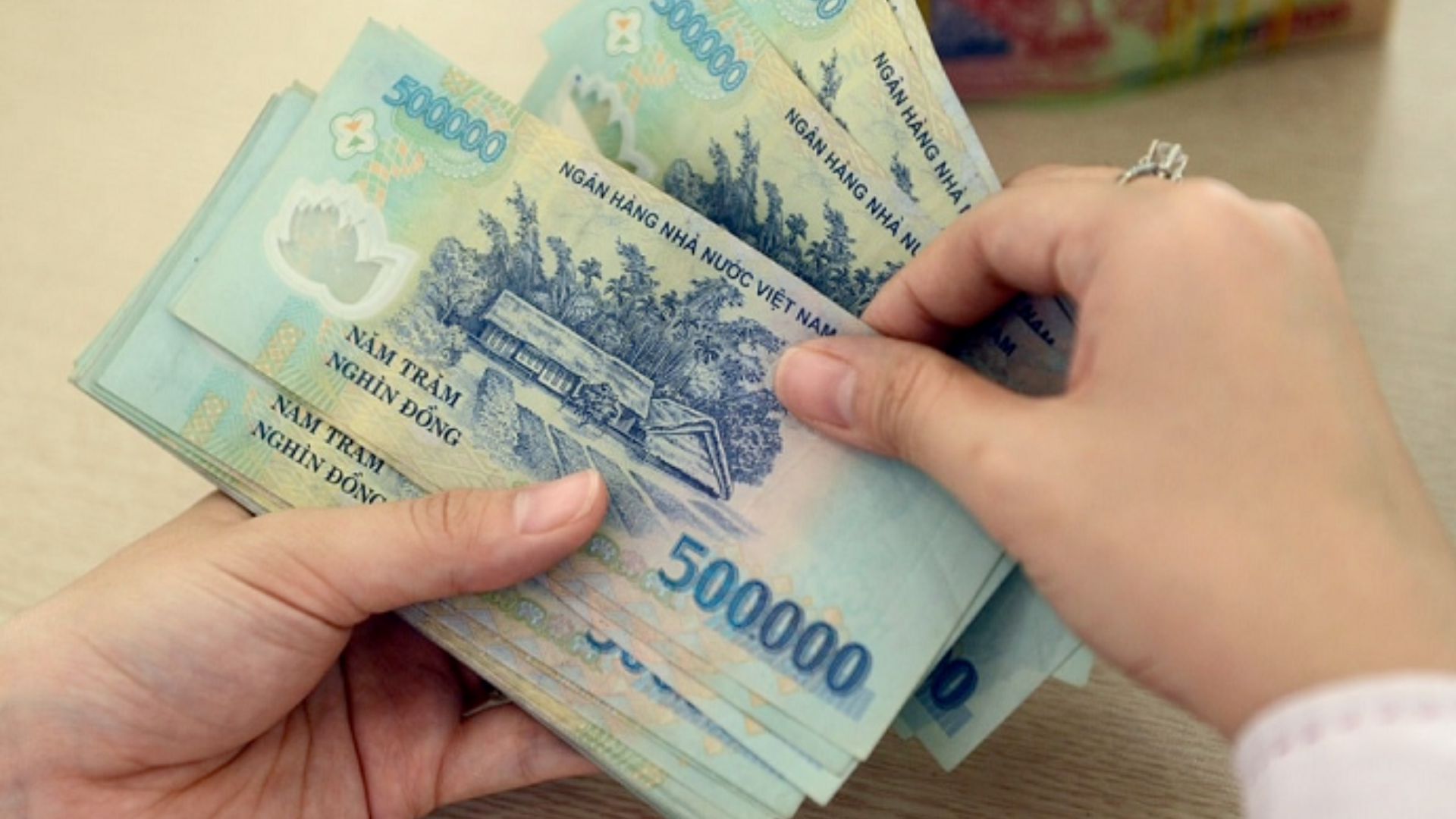 Hợp đồng vay tiền cần thực hiện thủ tục công chứng hay không?