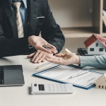 Hợp đồng chuyển nhượng nhà đất: Các điểm cần chú ý khi giao dịch Hợp đồng chuyển nhượng nhà đất: Các điểm cần chú ý khi giao dịch