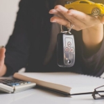 Mua bán xe giữa người thân: Có cần công chứng không? Mua bán xe giữa người thân: Có cần công chứng không?