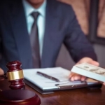 Phí công chứng hợp đồng mua bán tài sản đấu giá được tính như thế nào? Phí công chứng hợp đồng mua bán tài sản đấu giá được tính như thế nào?