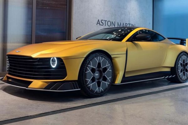 Công chứng hợp đồng mua bán xe thể thao Aston Martin