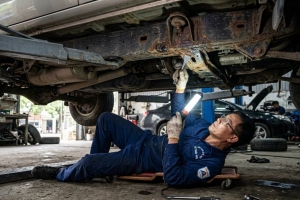 Kiểm tra khung xe có bị gỉ sét không