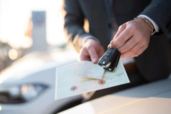Mua xe khi người bán đi công tác nước ngoài